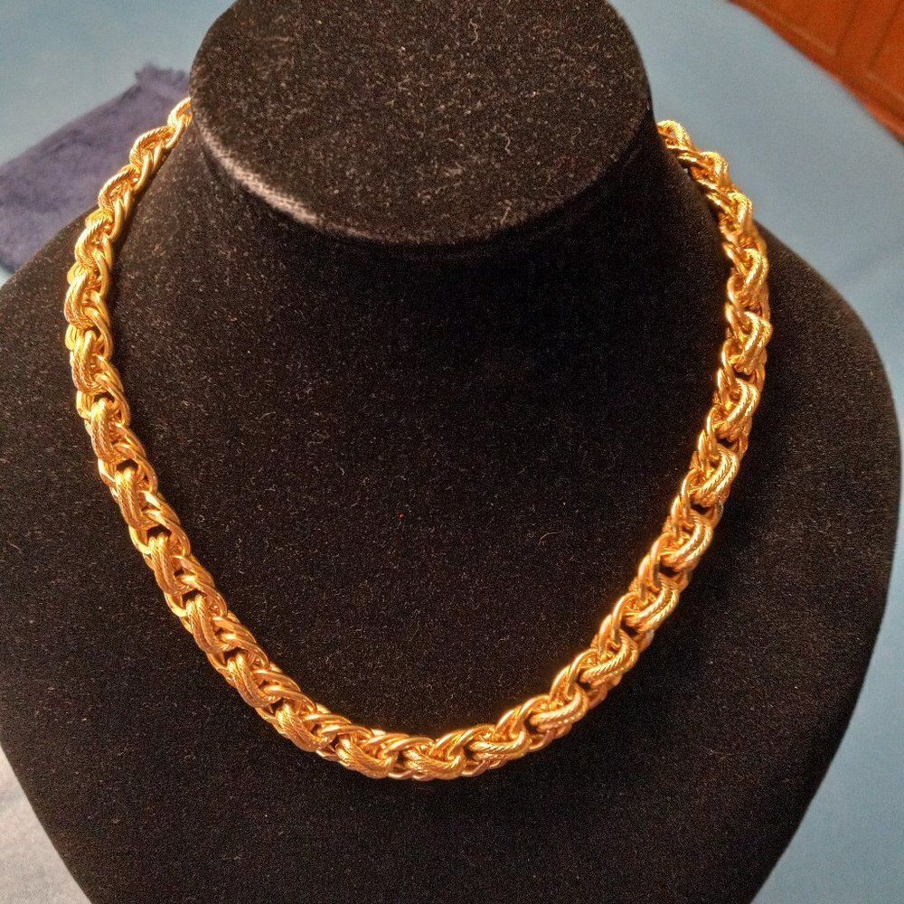 Lady Remingtongold Tone Choker 33$